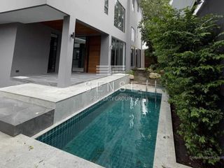 Haus zur Miete mit 5 Zimmer in Watthana, Bangkok