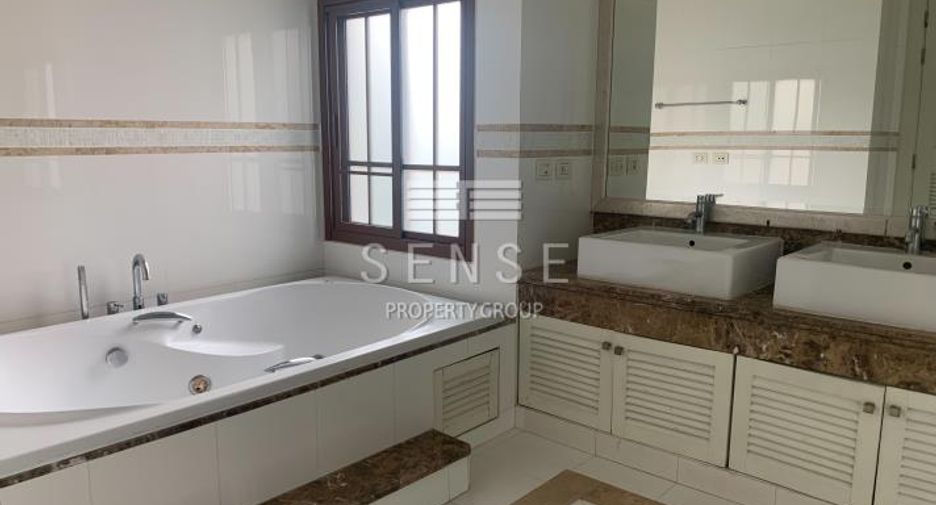 For rent 4 bedrooms house in Pathum Wan, Bangkok