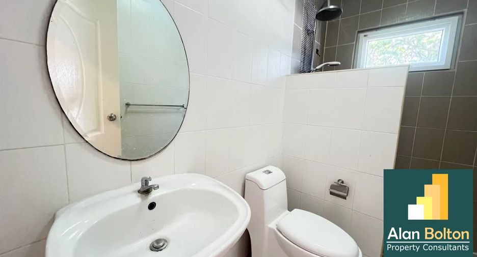 For rent and for sale 3 bedrooms house in Bang Lamung, Chonburi
