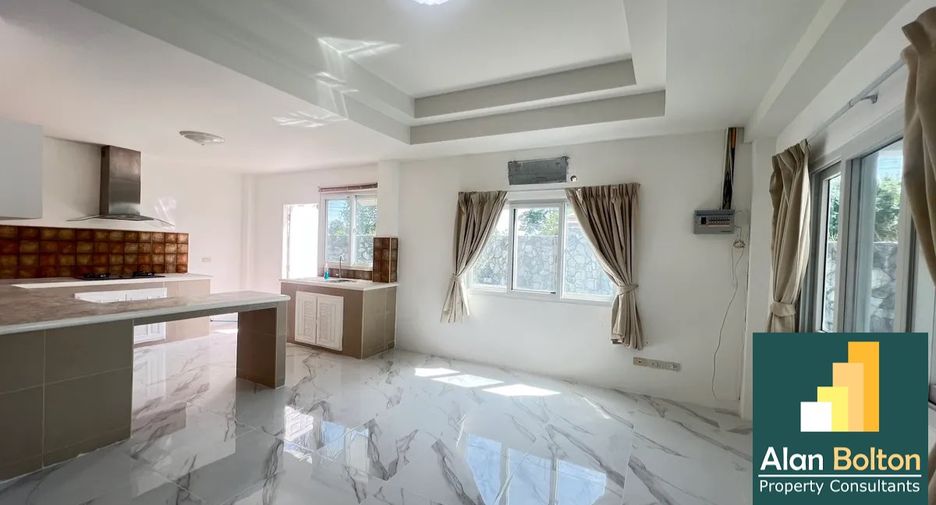 For rent and for sale 3 bedrooms house in Bang Lamung, Chonburi