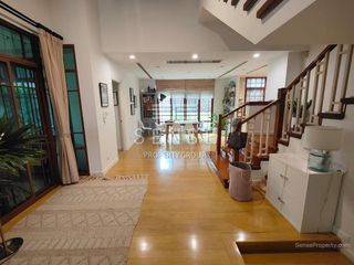 À louer 4 chambres maison à Pathum Wan, Bangkok