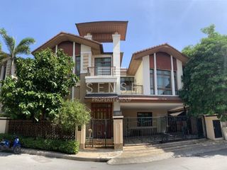 À louer 4 chambres maison à Pathum Wan, Bangkok