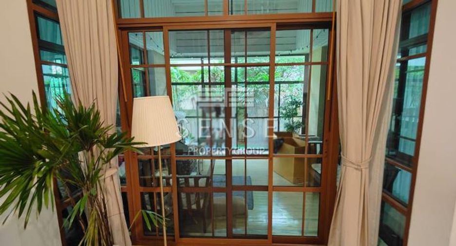 For rent 4 bedrooms house in Pathum Wan, Bangkok