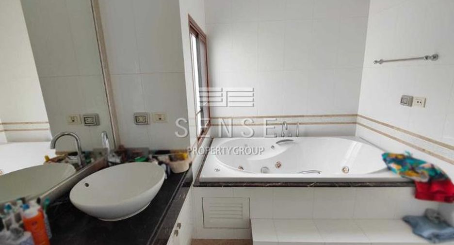 For rent 4 bedrooms house in Pathum Wan, Bangkok