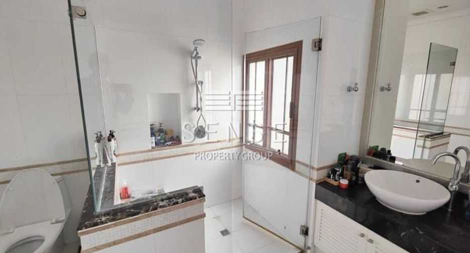 For rent 4 bedrooms house in Pathum Wan, Bangkok