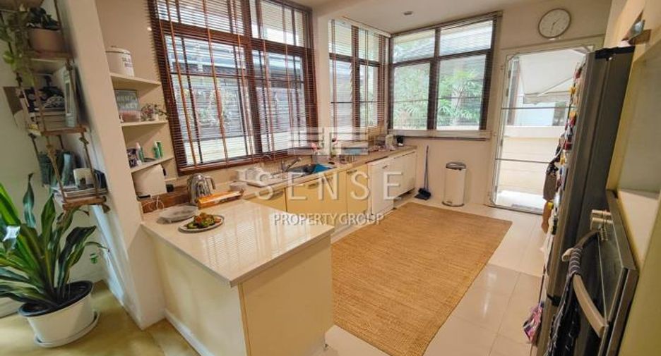 For rent 4 bedrooms house in Pathum Wan, Bangkok