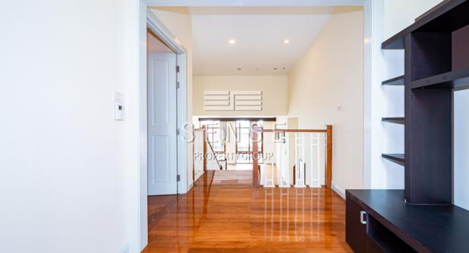 For rent 4 bedrooms house in Pathum Wan, Bangkok