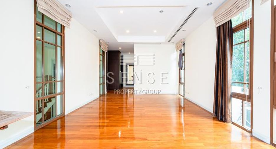 For rent 4 bedrooms house in Pathum Wan, Bangkok