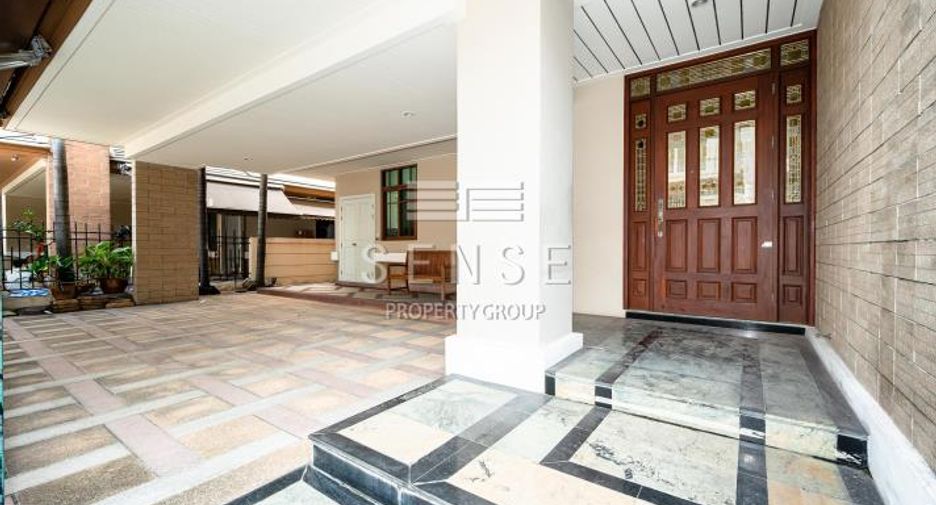For rent 4 bedrooms house in Pathum Wan, Bangkok