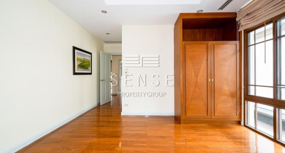 For rent 4 bedrooms house in Pathum Wan, Bangkok