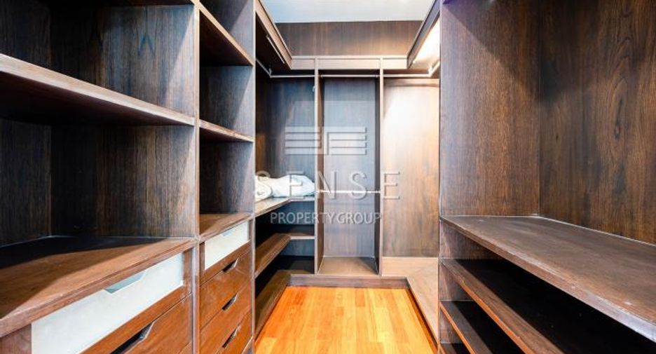 For rent 4 bedrooms house in Pathum Wan, Bangkok
