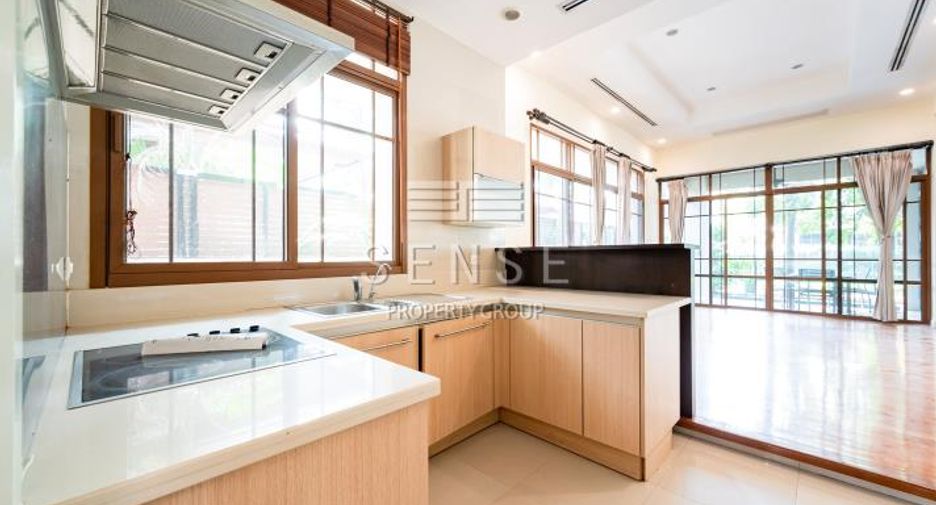 For rent 4 bedrooms house in Pathum Wan, Bangkok