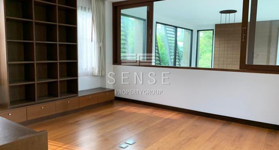 For rent 4 bedrooms house in Watthana, Bangkok