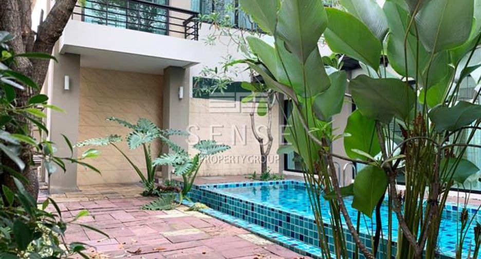 For rent 4 bedrooms house in Watthana, Bangkok