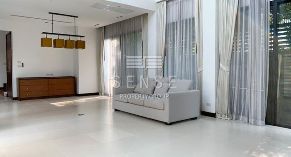 For rent 4 bedrooms house in Watthana, Bangkok