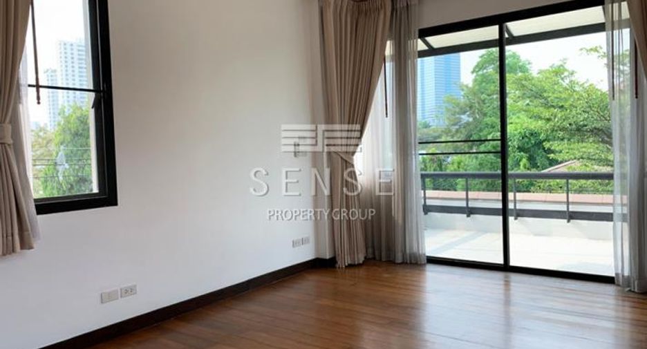 For rent 4 bedrooms house in Watthana, Bangkok