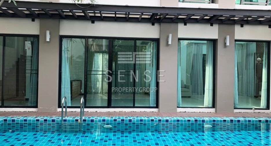 For rent 4 bedrooms house in Watthana, Bangkok