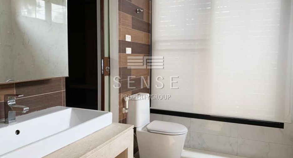 For rent 4 bedrooms house in Watthana, Bangkok