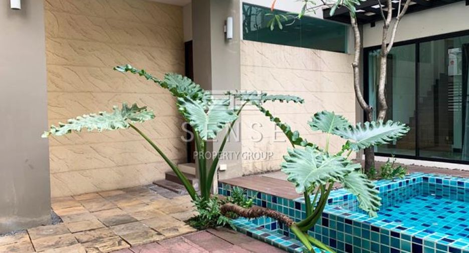 For rent 4 bedrooms house in Watthana, Bangkok