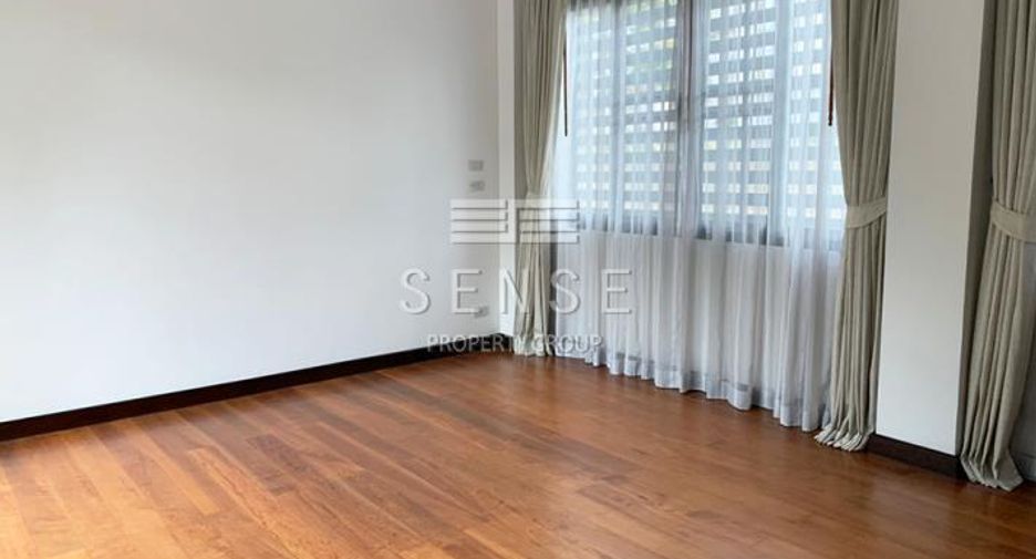 For rent 4 bedrooms house in Watthana, Bangkok