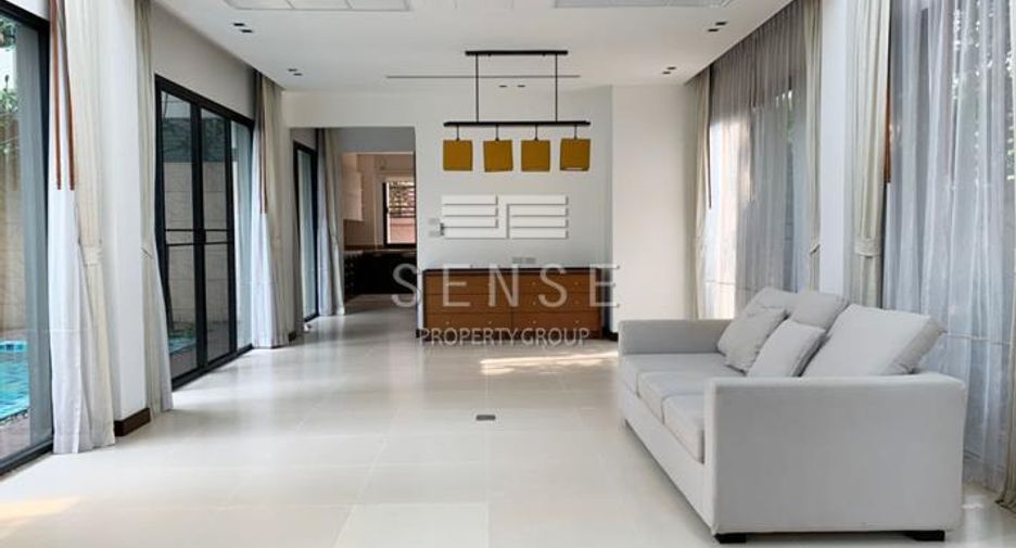 For rent 4 bedrooms house in Watthana, Bangkok
