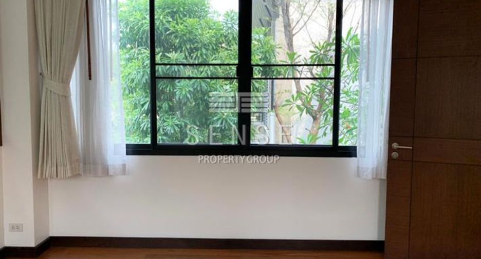 For rent 4 bedrooms house in Watthana, Bangkok
