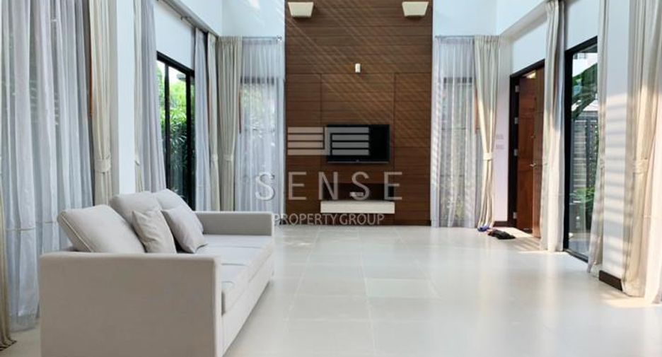 For rent 4 bedrooms house in Watthana, Bangkok