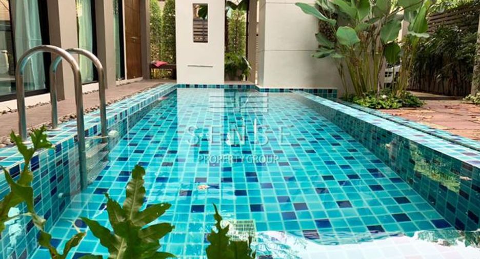 For rent 4 bedrooms house in Watthana, Bangkok