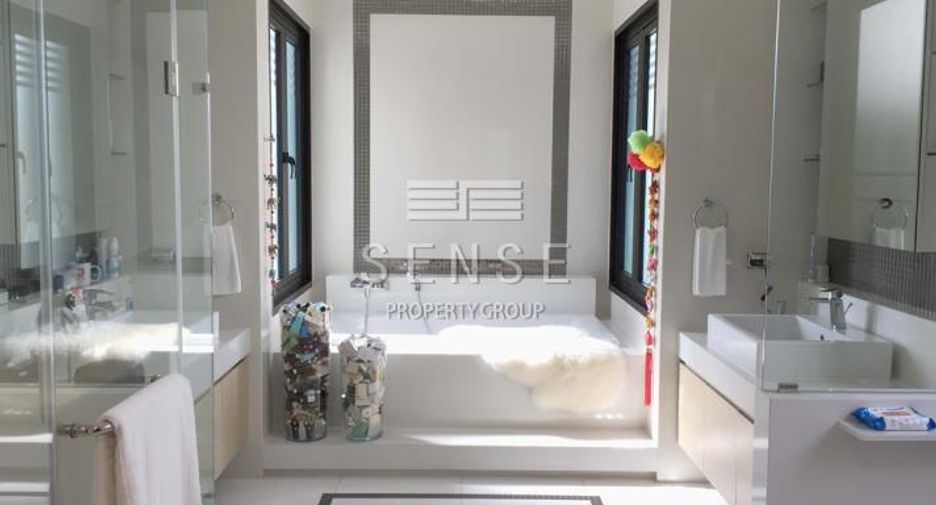 Casa en alquiler de 4 habitaciones en Watthana, Bangkok