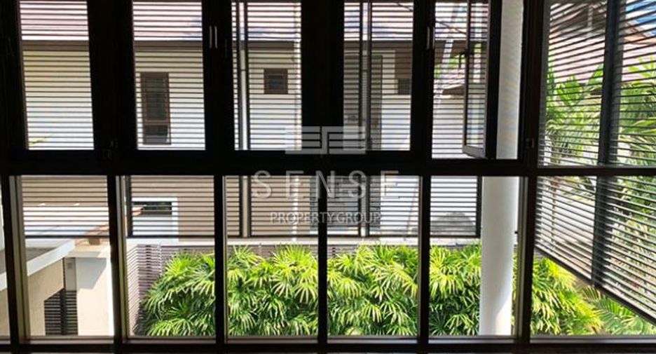 For rent 4 bedrooms house in Khlong Toei, Bangkok