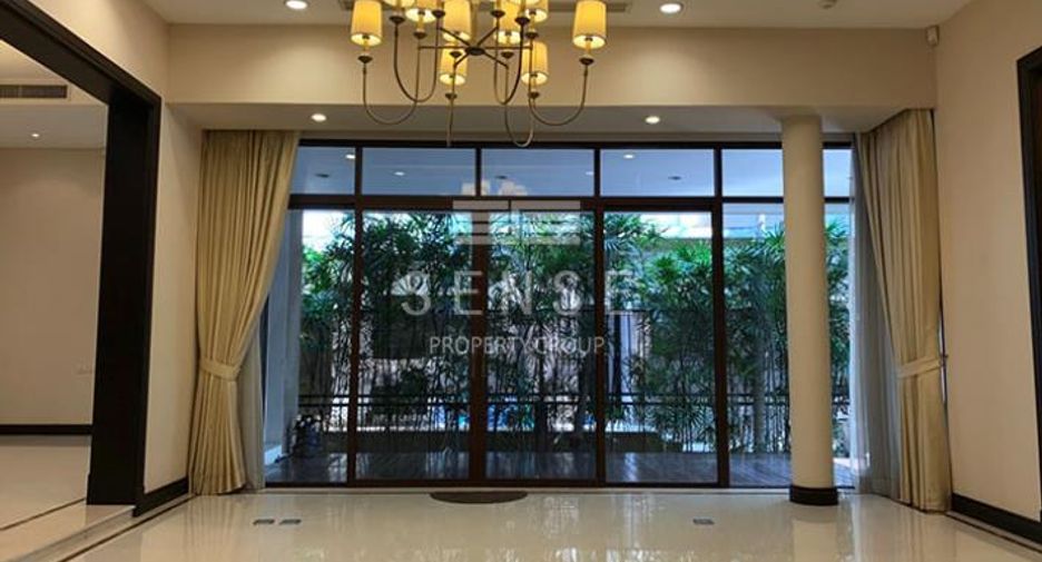 For rent 4 bedrooms house in Khlong Toei, Bangkok