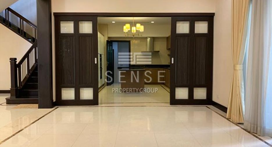For rent 4 bedrooms house in Khlong Toei, Bangkok
