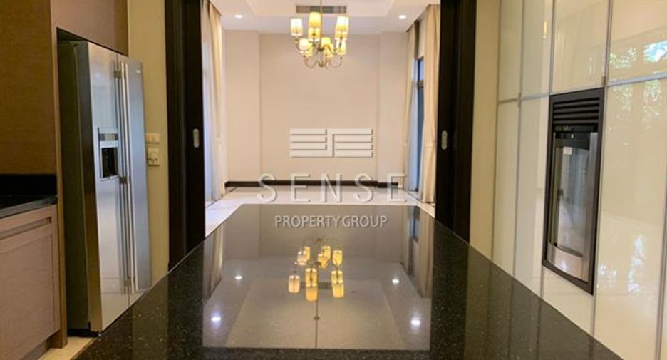 For rent 4 bedrooms house in Khlong Toei, Bangkok