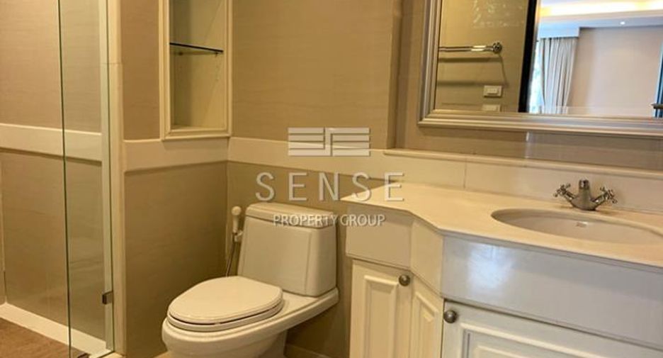 For rent 4 bedrooms house in Khlong Toei, Bangkok