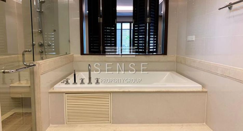 For rent 4 bedrooms house in Khlong Toei, Bangkok
