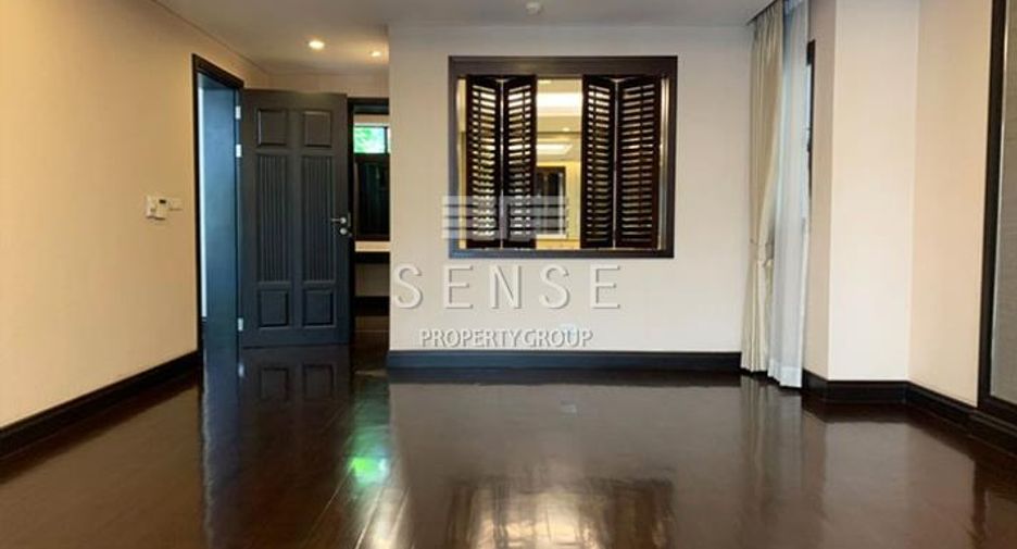 For rent 4 bedrooms house in Khlong Toei, Bangkok