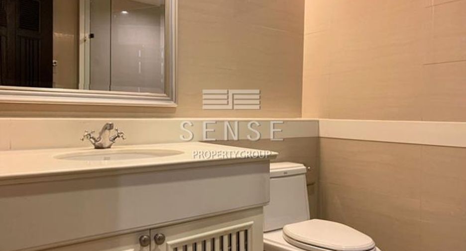 For rent 4 bedrooms house in Khlong Toei, Bangkok