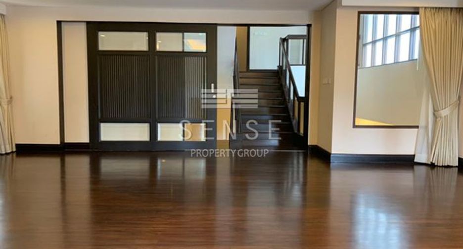 For rent 4 bedrooms house in Khlong Toei, Bangkok