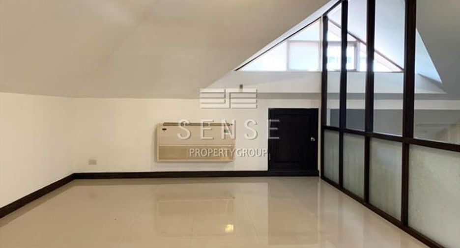 For rent 4 bedrooms house in Khlong Toei, Bangkok
