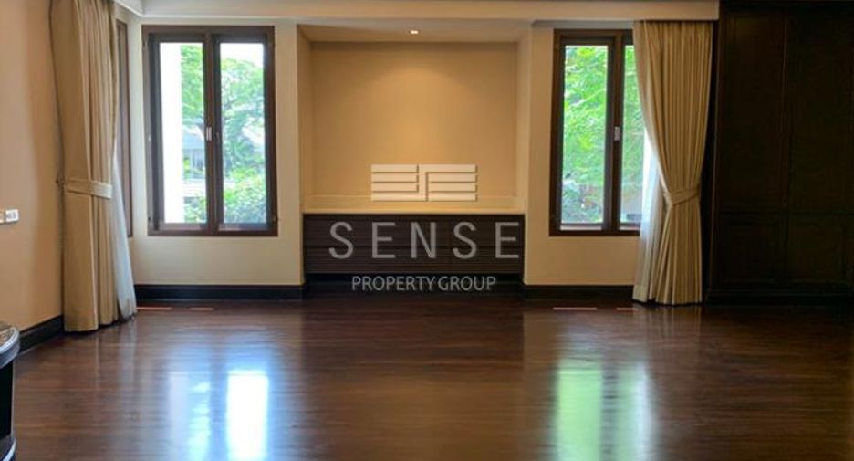 For rent 4 bedrooms house in Khlong Toei, Bangkok