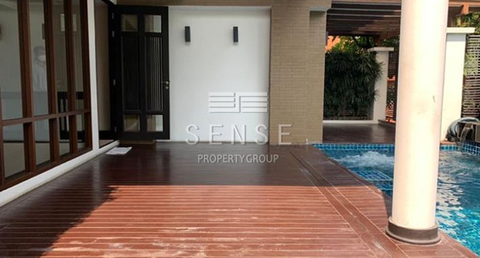 For rent 4 bedrooms house in Khlong Toei, Bangkok
