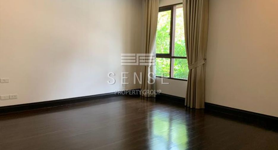 For rent 4 bedrooms house in Khlong Toei, Bangkok