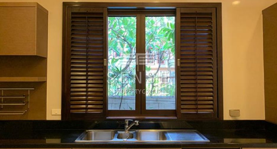 For rent 4 bedrooms house in Khlong Toei, Bangkok
