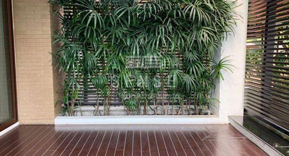 For rent 4 bedrooms house in Khlong Toei, Bangkok