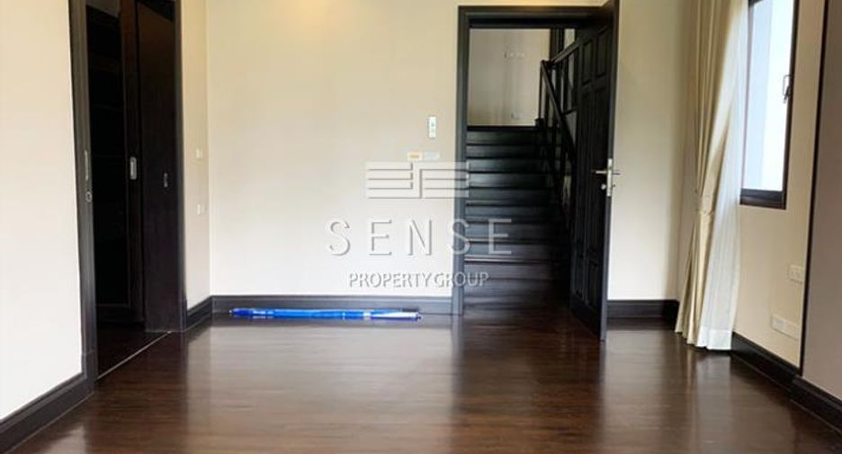 For rent 4 bedrooms house in Khlong Toei, Bangkok