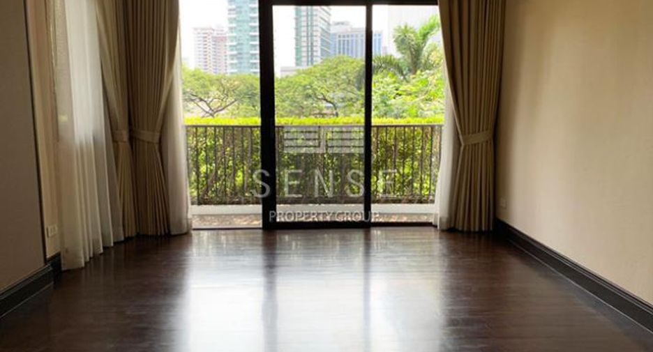 For rent 4 bedrooms house in Khlong Toei, Bangkok