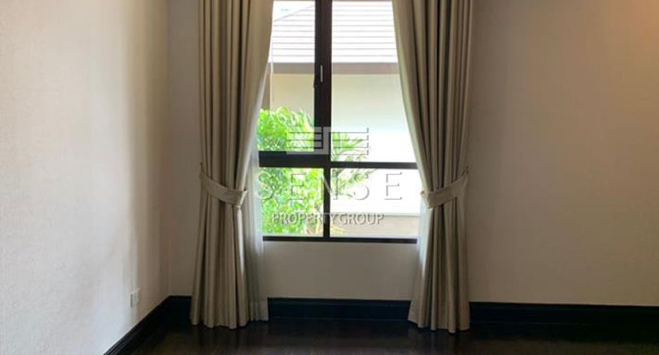 For rent 4 bedrooms house in Khlong Toei, Bangkok