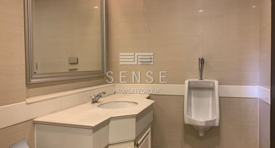 For rent 4 bedrooms house in Khlong Toei, Bangkok