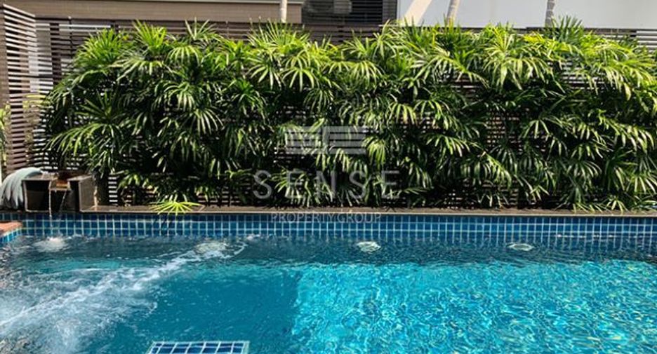 For rent 4 bedrooms house in Khlong Toei, Bangkok