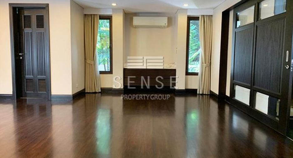 For rent 4 bedrooms house in Khlong Toei, Bangkok